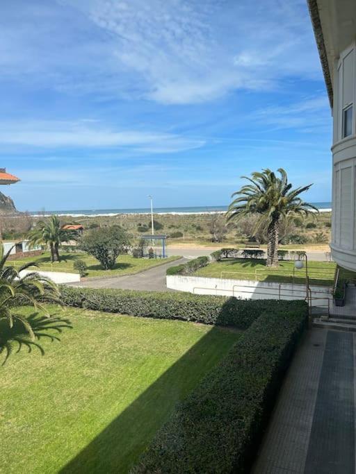 Playa De Berria -Apartamento Con Piscina Y Vistas Al Mar Santona Exterior photo