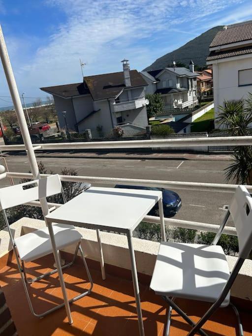 Playa De Berria -Apartamento Con Piscina Y Vistas Al Mar Santona Exterior photo